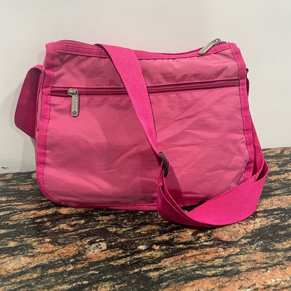 Lesportsac crossbody bag. Used. Small size - Picture 4 of 7